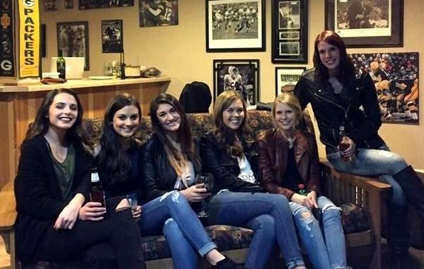 куда пропали ноги девушки, куда пропала ещё одна пара ног у девушек