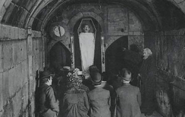 Внутри адского ночного клуба Парижа 1890 года