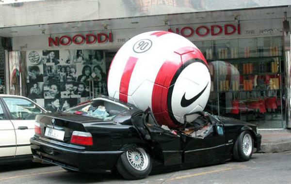 Гигантская креативная реклама врывается в жизнь людей