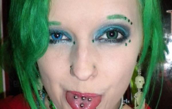 экстремальные бодимодификации, пирсинг, сплит языка