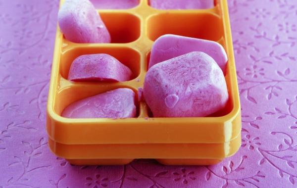 Способы использования форм для льда в морозилке, хранение, рецепты