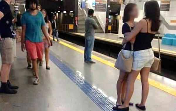 две девушки в метро, бразильские девушки в метро, Nelson Felippe