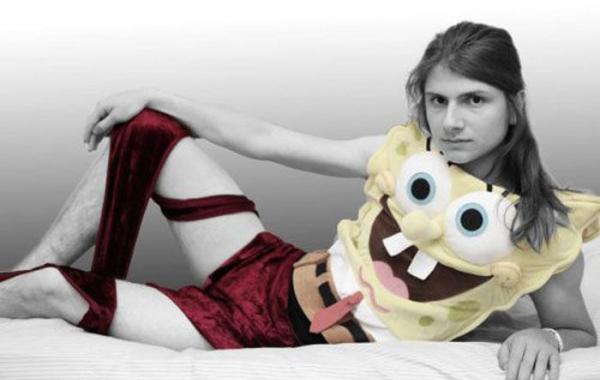 задроты, фанаты видеоигр, любители комиксов, девственники  