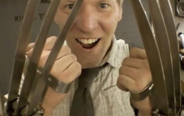 Парень сделал в своем гараже настоящие когти Росомахи