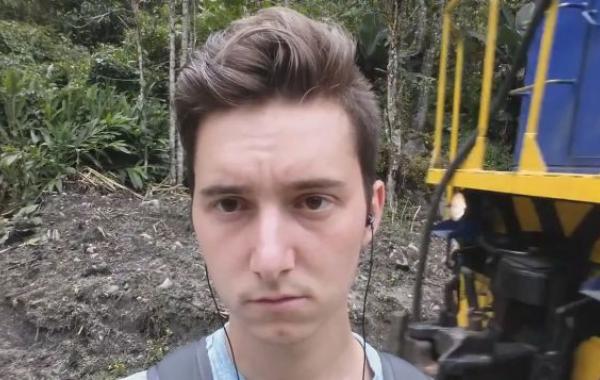 Машинист поезда ударил фотографа ногой