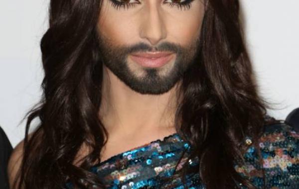 Кончита Вурст Канны 2014, AmFAR «Кино против СПИДа» Кончита вурст, платье Кончиты Вурст