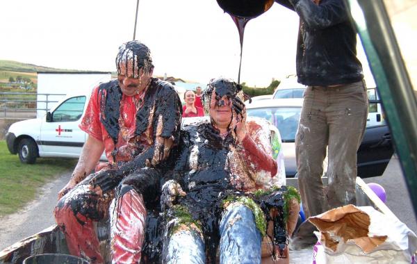 безумные сумасшедшие свадебные традиции 