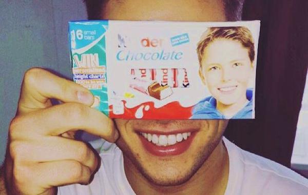 Мальчик с обертки шоколада Kinder, как сейчас выглядит мальчик с обертки шоколада Kinder, Джош Бейтсон