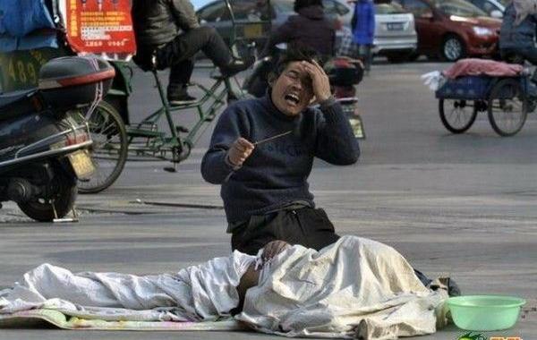 китайские бомжы похороны друга