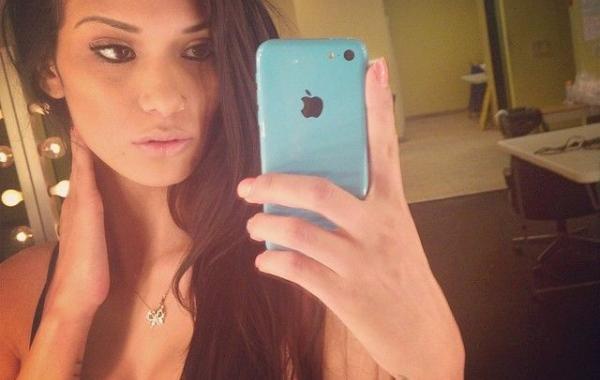 Фотографии горячих девушек из гримерок cтpиптиз-клyбoв