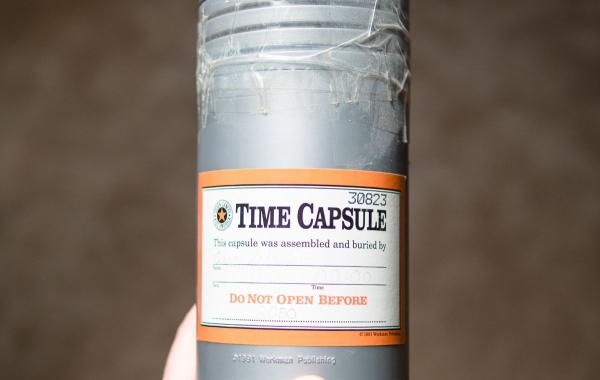 Что лежало внутри капсулы времени запечатанной в 1993 году ребенком