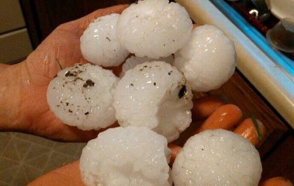 Последствия чудовищного града в Небраске, размером с теннисный мяч