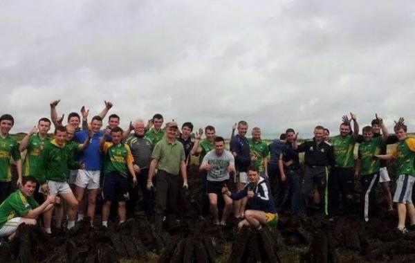 Футбольная команда помогла за час сделать 5-дневную работу неизвестному фермеру