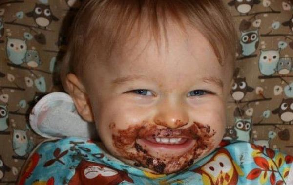 Дети, которые точно знают, как надо правильно есть торт