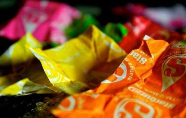 платье из обёрток от жевательных конфет, платье из обёрток Starburst, Эмили Сейлхэмер, Emily Seilhamer