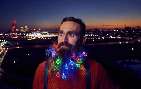 светящиеся гирлянды в бороде