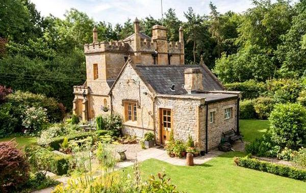 самый маленький замок Англии, крошечный замок, замок дом, Molly's Lodge