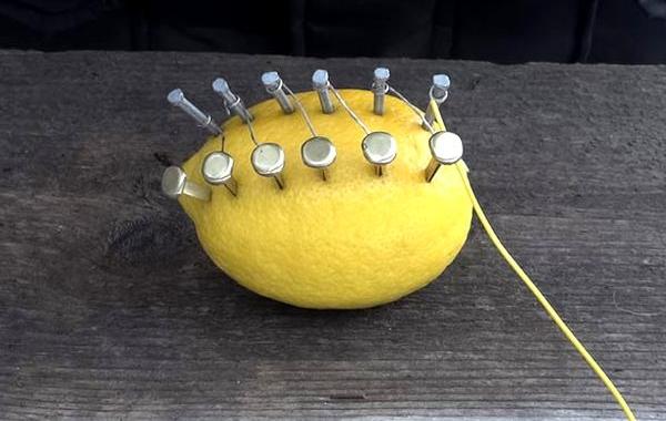 Как разжечь огонь при помощи лимона, развести костёр лимон, развести огонь лимон