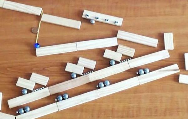 двухмерная машина Голдберга, машина Голдберга магниты шарики