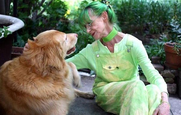 Элизабет Итон Розенталь, Elizabeth Eaton Rosenthal, 20 лет носит только зелёный цвет