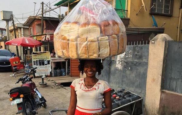 Оладжумоук Орисагуна, Olajumoke Orisaguna, Тай Белло, Ty Bello, продавщица хлеба модельный контракт