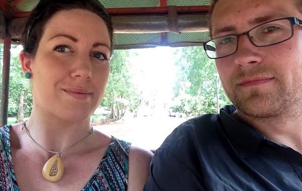 девушка носила обручальное кольцо за год до предложения, спрятал кольцо в подвеске, тайник в подвеске кольцо