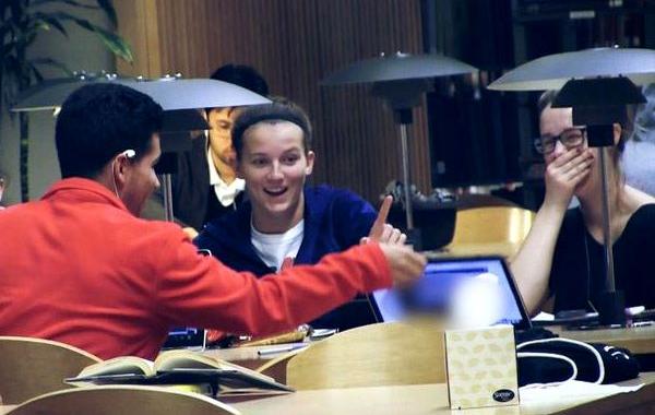 розыгрыш просил присмотреть за ноутбуком, попросил присмотреть за нотбуком