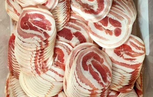 Лампы и вазы из выброшенного мяса, Исаак Монте