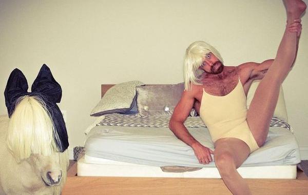 танец парня вместе с пони, пони танец Сия, Джейк Нодар, Jake Nodar