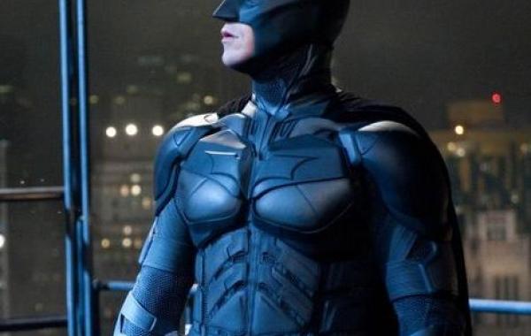 Канадский айсберг, который выглядит точь-в-точь как Бэтмен