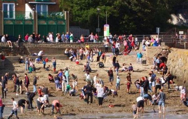 Художник закопал на пляже слитки золота, выкопать которые мог каждый