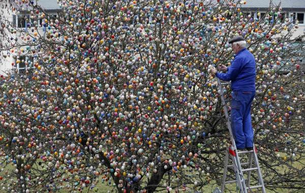 Немцы Криста и Фолькер Крафт - настоящие пасхальные фанатики