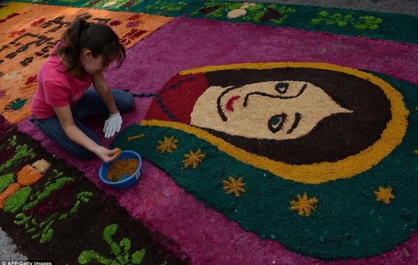 Самый яркий и длинный ковер в мире длинной 2 км, попавший в книгу рекордов Гиннеса