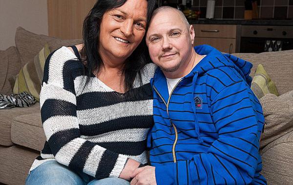 7 поразительных историй о влюбленных парах, которые поменялись полами