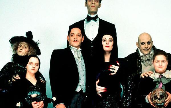 семейка аддамс тогда и сейчас, как сейчас выглядят актёры из семейки аддамс