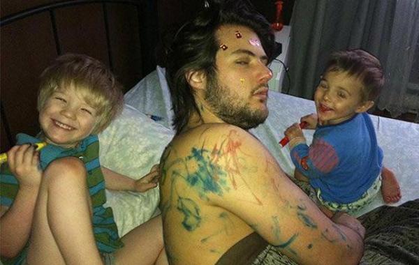 фотографии как трудно быть отцом, как трудно быть молодым отцом, доказательства трудно быть отцом, отцы и дети смешное