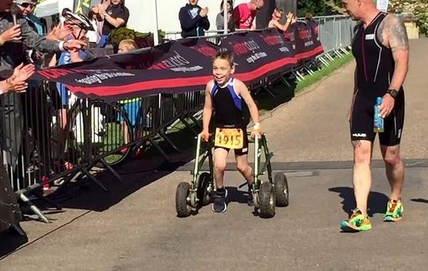 Бейли Мэттьюс, Bailey Matthews, мальчик церебральный паралич триатлон, мальчик закончил триатлон церебральный паралич