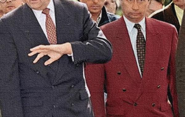 Путин в красном пиджаке и спортивных штанах фото