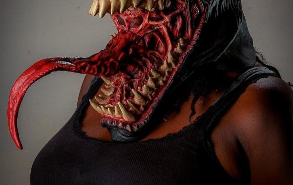 Самые эффектные костюмы участников фестиваля Moonfest