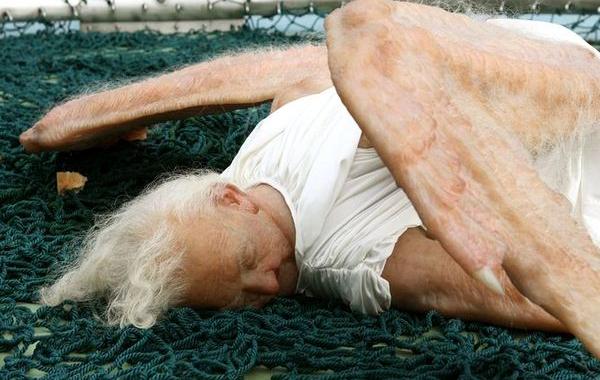 скульптура падшего ангела, реалистичная скульптура падшего ангела