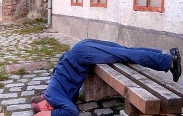 Неожиданные места люди уснули, необычные позы сна, необычные люди спят