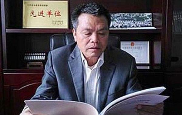 миллионер сровнял деревню с землей, миллионер разрушил деревню и построил город, Сюн Шуйхуа, Xiong Shuihu