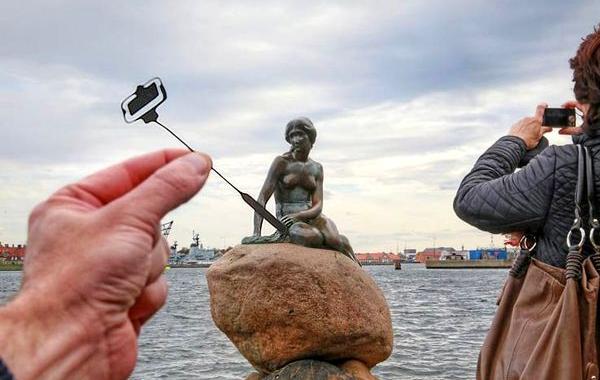 Рич МакКор, Rich McCor, дополняет памятники трафаретами, 