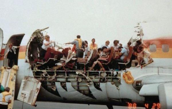 Невероятное приземление самолета, приземление полуразрушенного самолета, Рейс 243, Aloha Airlines