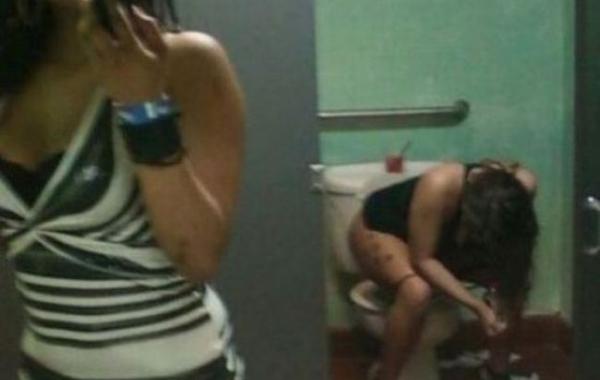 глупые нелепые селфи, тупые самострелы 