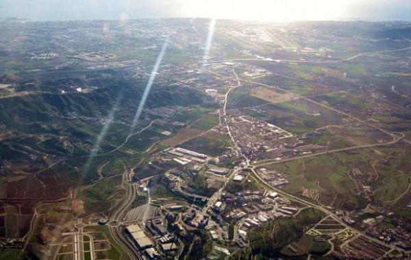 бетонные стрелки в Америке, бетонные стрелки на земле, гигантские бетонные стрелки