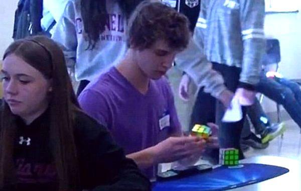 Коллин Бернс, Collin Burns, собрал кубик Рубика за 5,25 секунд, мировой рекорд по собиранию кубика Рубика, кубик Рубика мировой рекорд,