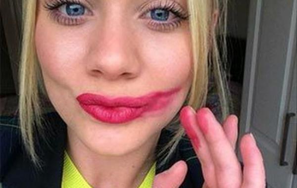 Smear For Smear, Смажь для мазка, #SmearForSmear, кампания против рака шейки матки, женщины о смазанной губной помадой, смазанная губная помада против рака 