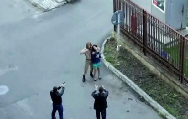 солдат помешал съемкам, солдат спас девушку взятую в заложницы сорвал съемки