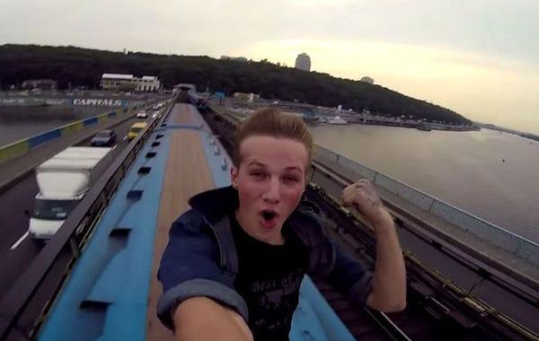 поездка на крыше метро, Паша Бумчик, проехал на крыше метро